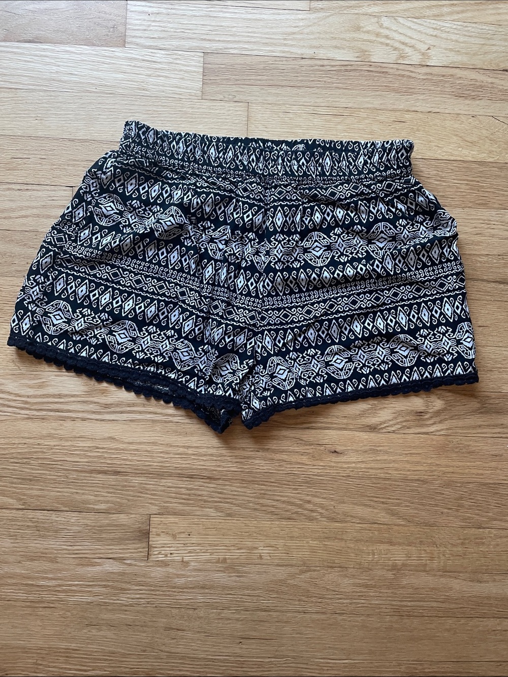 Decree Black & White Aztec Flowy Shorts